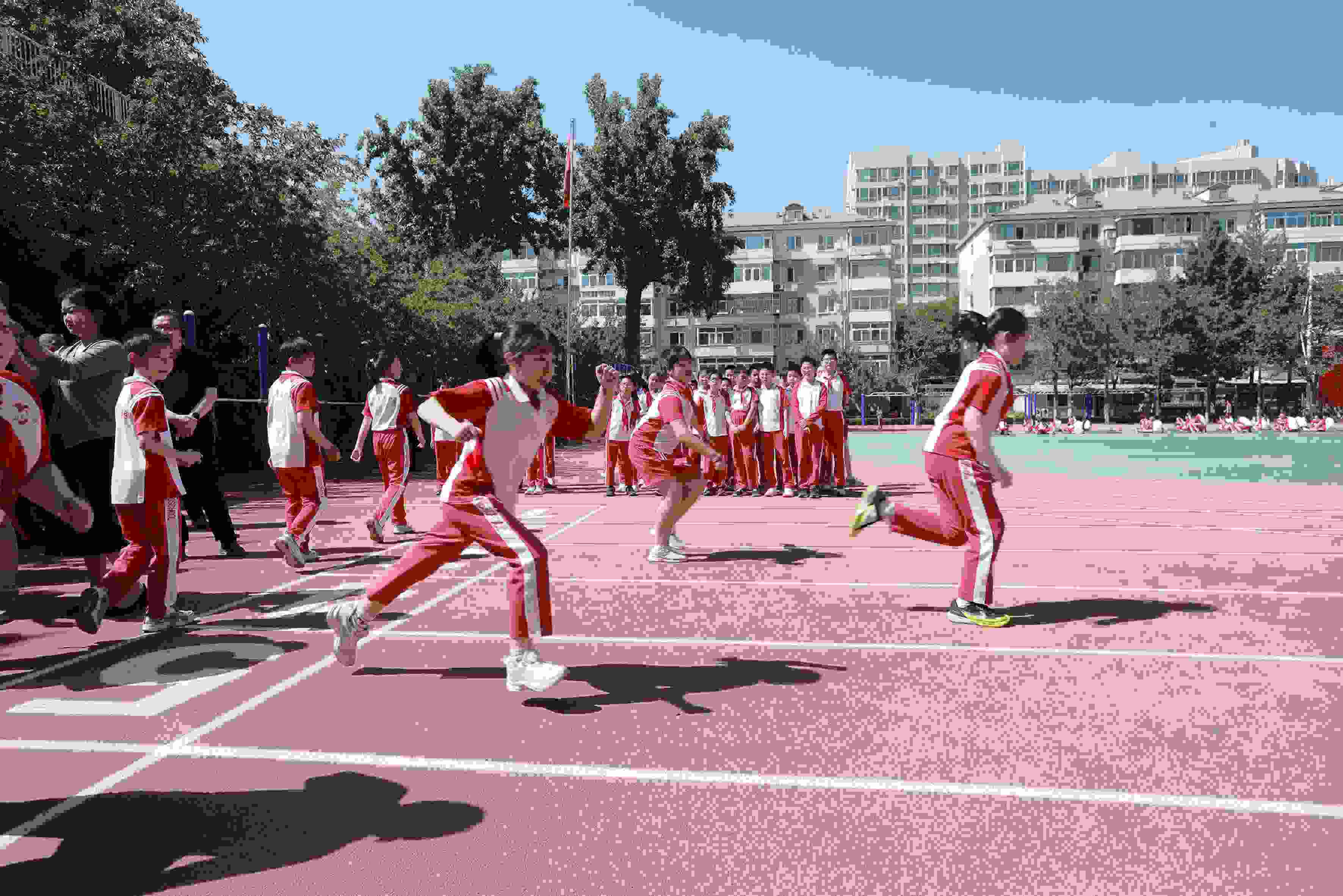 學(xué)生利用人工智能進行50米測試。北京市教委供圖