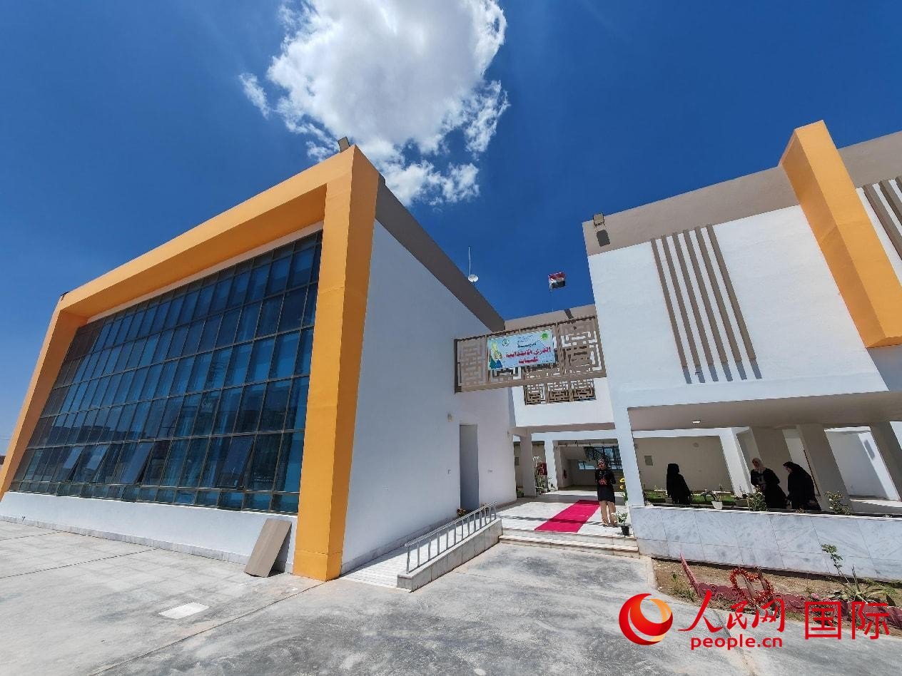 圖為阿爾·圖拉女子學(xué)校校園一景。人民網(wǎng)記者 管克江攝