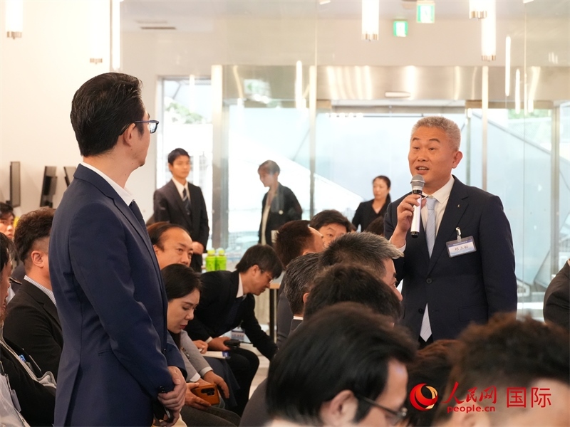 參會企業(yè)與海南代表團積極交流。