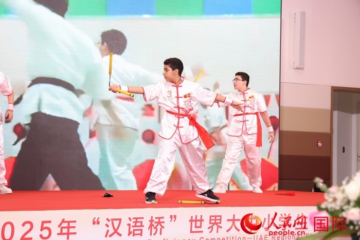 雙節(jié)棍表演。人民網(wǎng)記者任皓宇攝