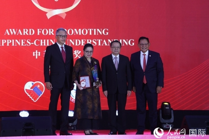 菲律賓前參議員許爾琦榮獲“終身成就獎”。人民網(wǎng)記者 樊帆攝